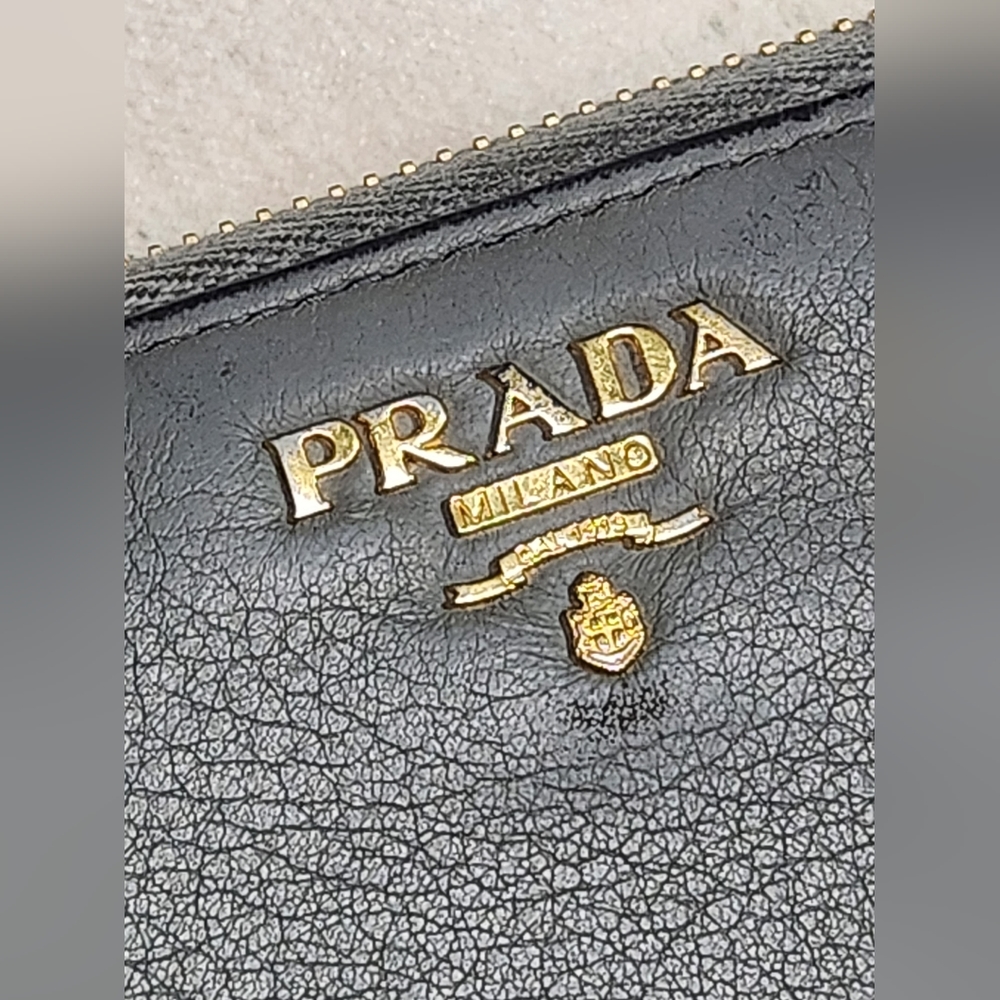 Preloved Prada Vitello Grain Leather Wallet - Picture 2 of 15